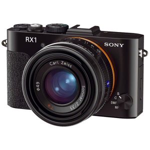 42.4 Megapixel Digital Compact Camera with F2.0 Carl Zeiss Lens